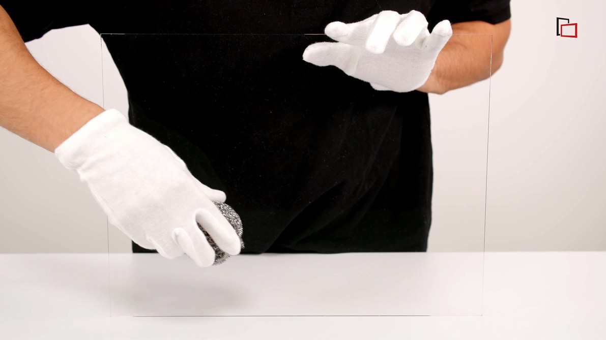 Museumsglas im Kratztest