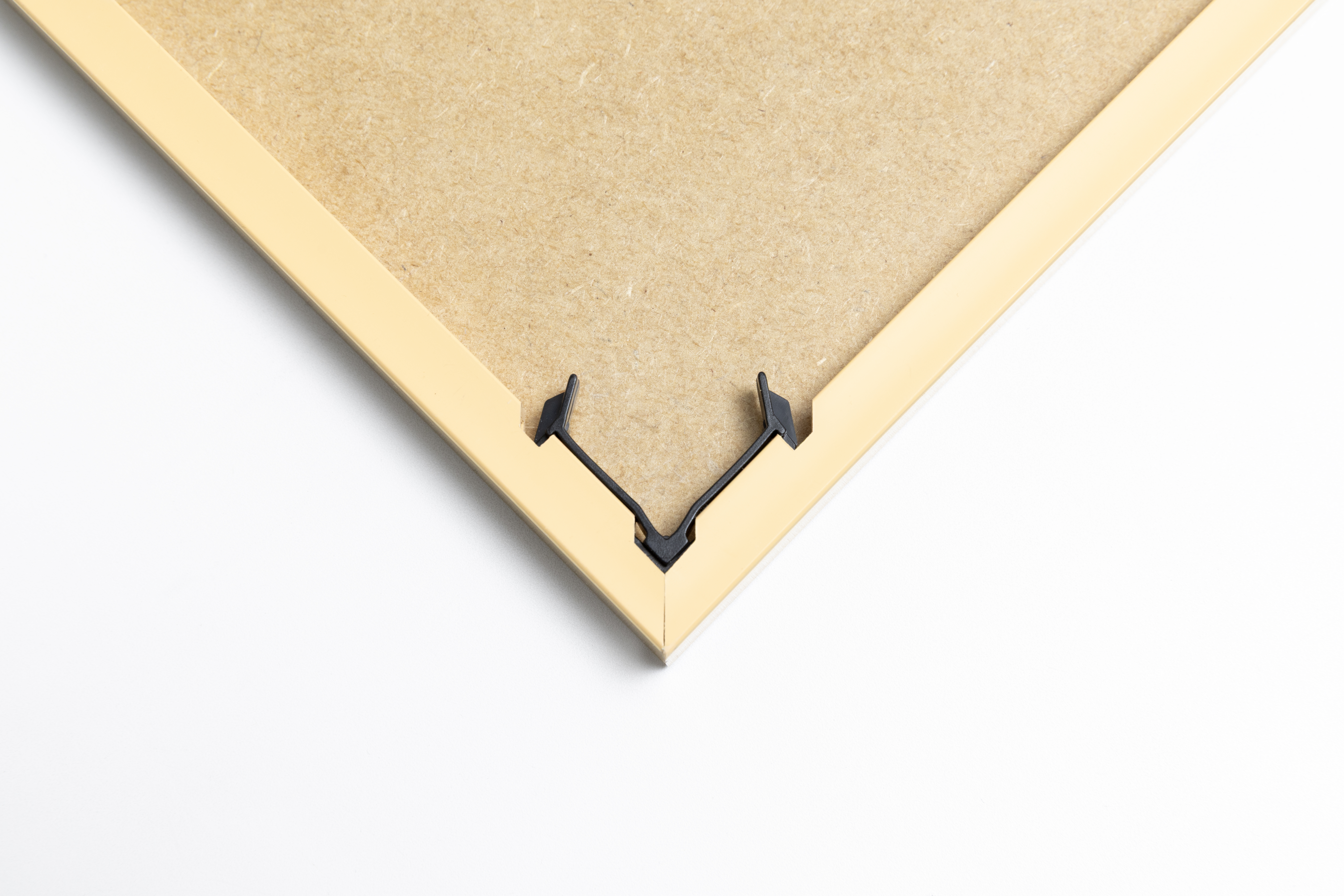 Il pannello posteriore della cornice serve come supporto per fare i puzzle