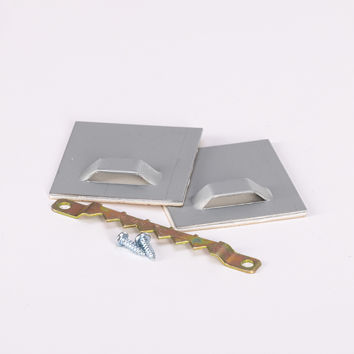 Leichtgewichtige Bildplatten hängen Sie am besten mit einem Zackenaufhänger auf, schwerere Bilder mit Spiegelaufhängern.